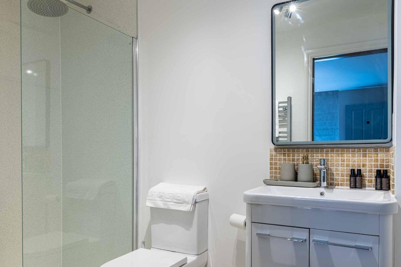 באת' Stylish Modern 1 Bedroom, City Centre מראה חיצוני תמונה