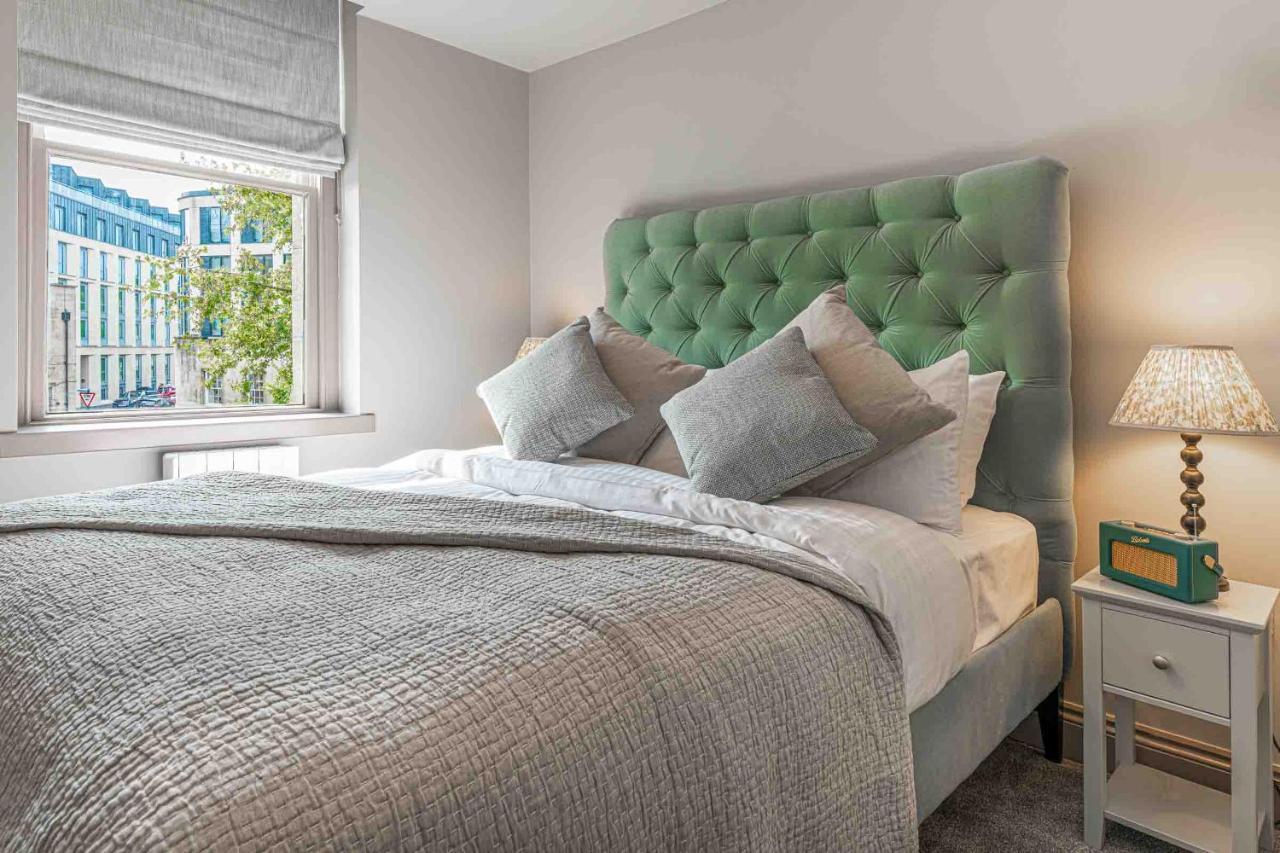 באת' Stylish Modern 1 Bedroom, City Centre מראה חיצוני תמונה