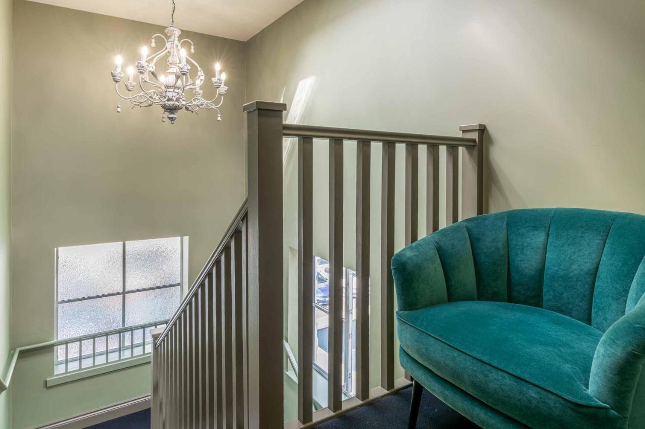 באת' Stylish Modern 1 Bedroom, City Centre מראה חיצוני תמונה
